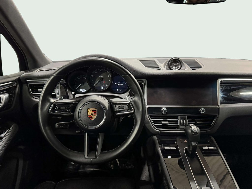 2022 Porsche Macan Base Image 10 of 29