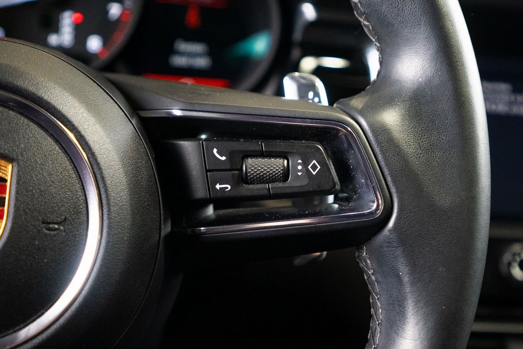 2022 Porsche Macan Base Image 34 of 38