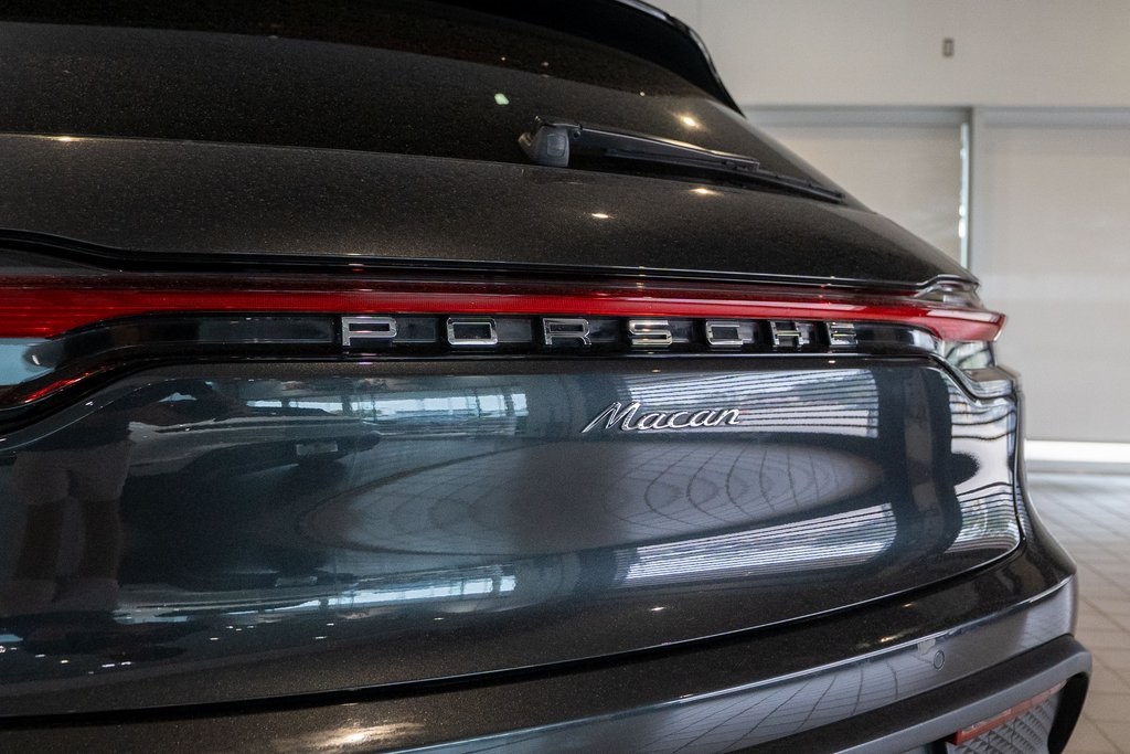 2022 Porsche Macan Base Image 11 of 38