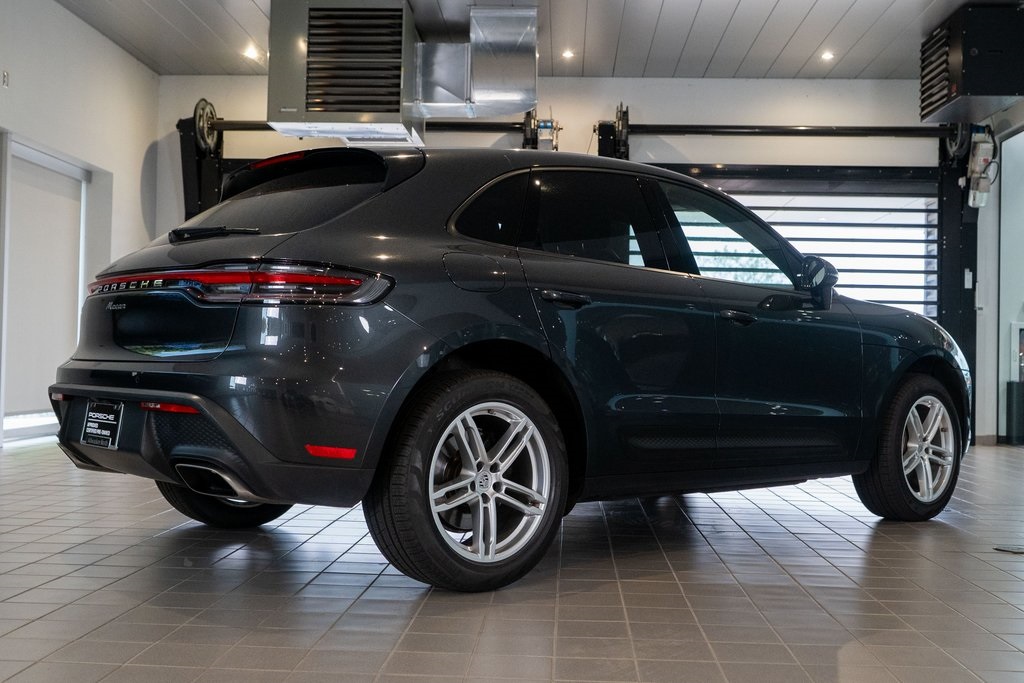 2022 Porsche Macan Base Image 5 of 38
