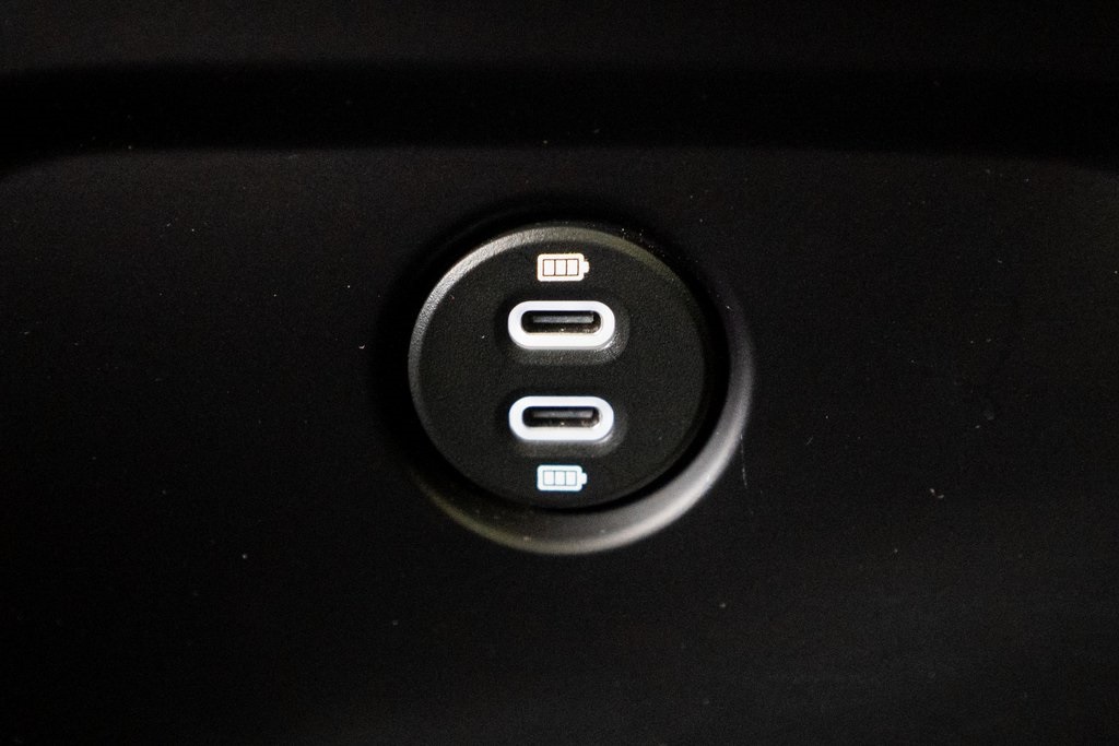 2022 Porsche Macan Base Image 28 of 38