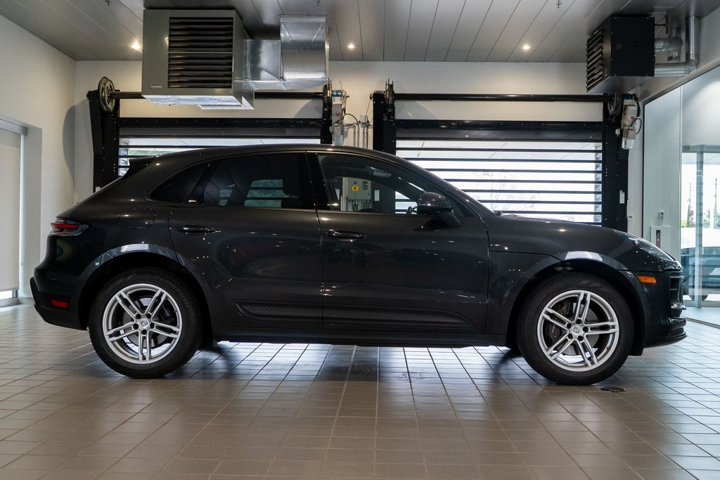 2022 Porsche Macan Base Image 4 of 38