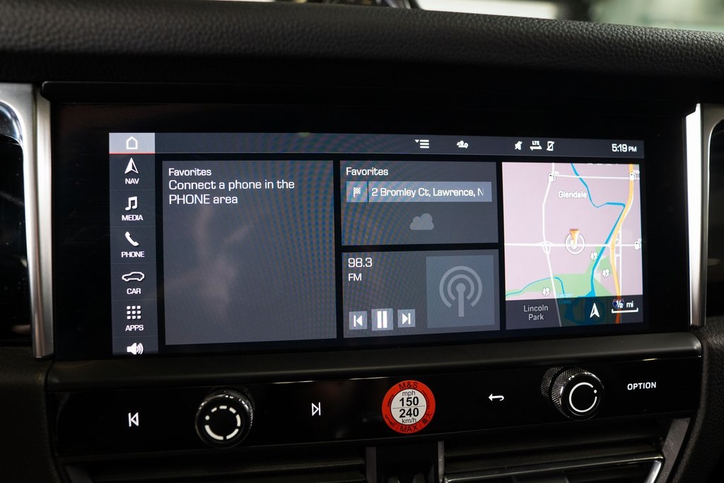 2022 Porsche Macan Base Image 23 of 38