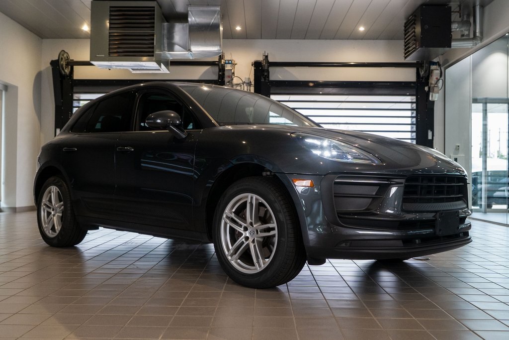 2022 Porsche Macan Base Image 3 of 38