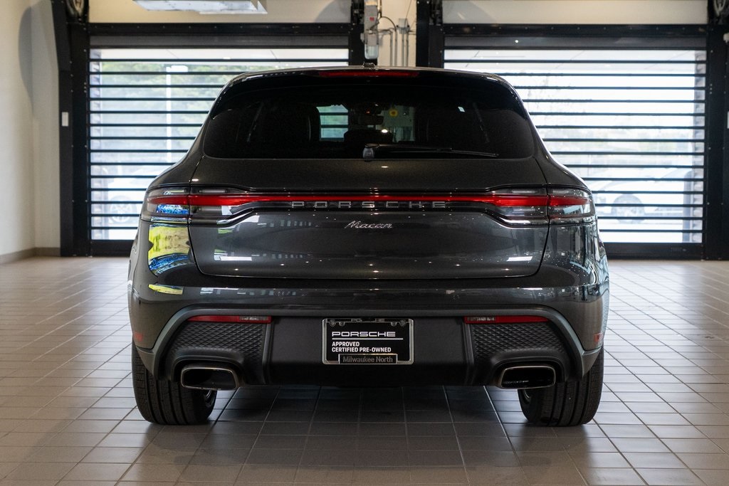 2022 Porsche Macan Base Image 6 of 38
