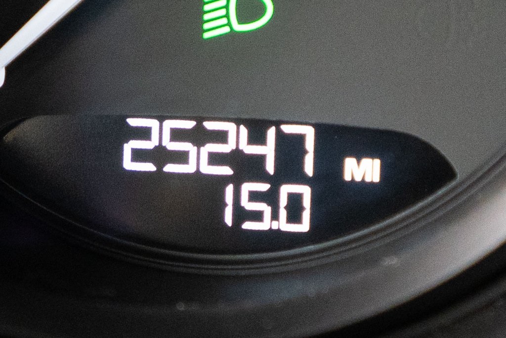 2022 Porsche Macan Base Image 20 of 38