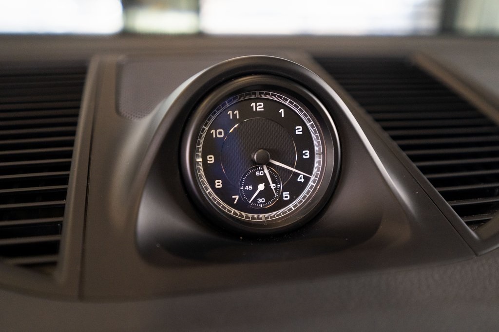 2022 Porsche Macan Base Image 21 of 38