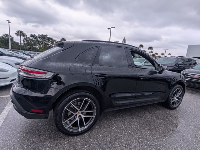 2022 Porsche Macan Base Image 3 of 23
