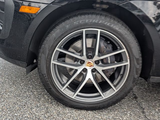 2022 Porsche Macan Base Image 5 of 23