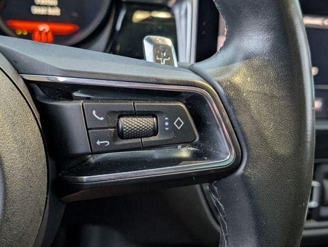 2022 Porsche Macan Base Image 22 of 23