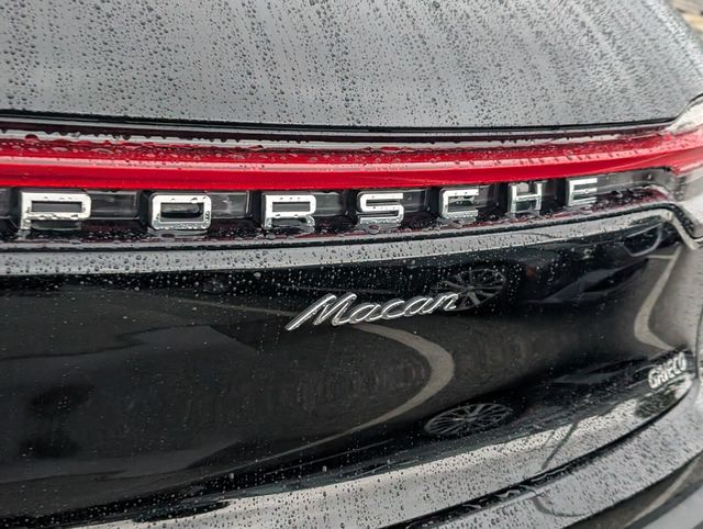 2022 Porsche Macan Base Image 7 of 23