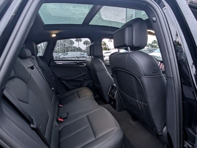 2022 Porsche Macan Base Image 9 of 23