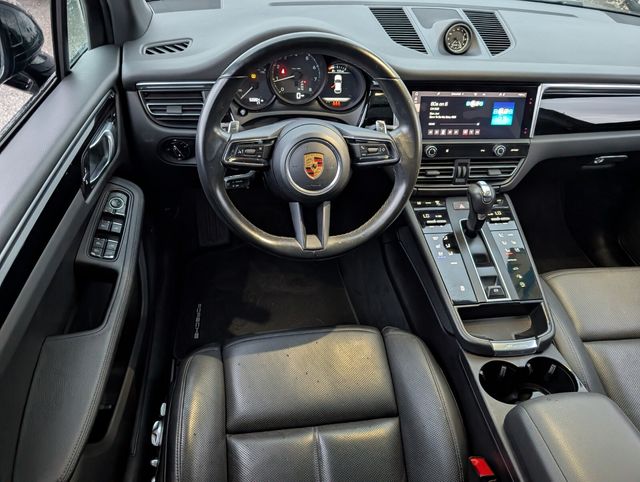 2022 Porsche Macan Base Image 12 of 23