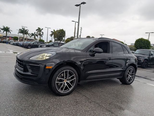 2022 Porsche Macan Base Image 1 of 23