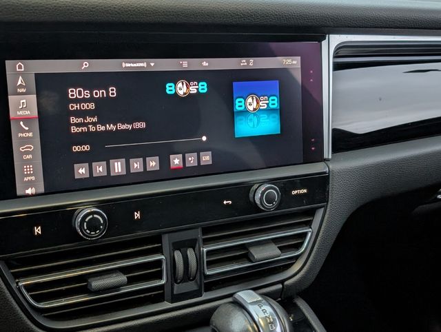 2022 Porsche Macan Base Image 16 of 23