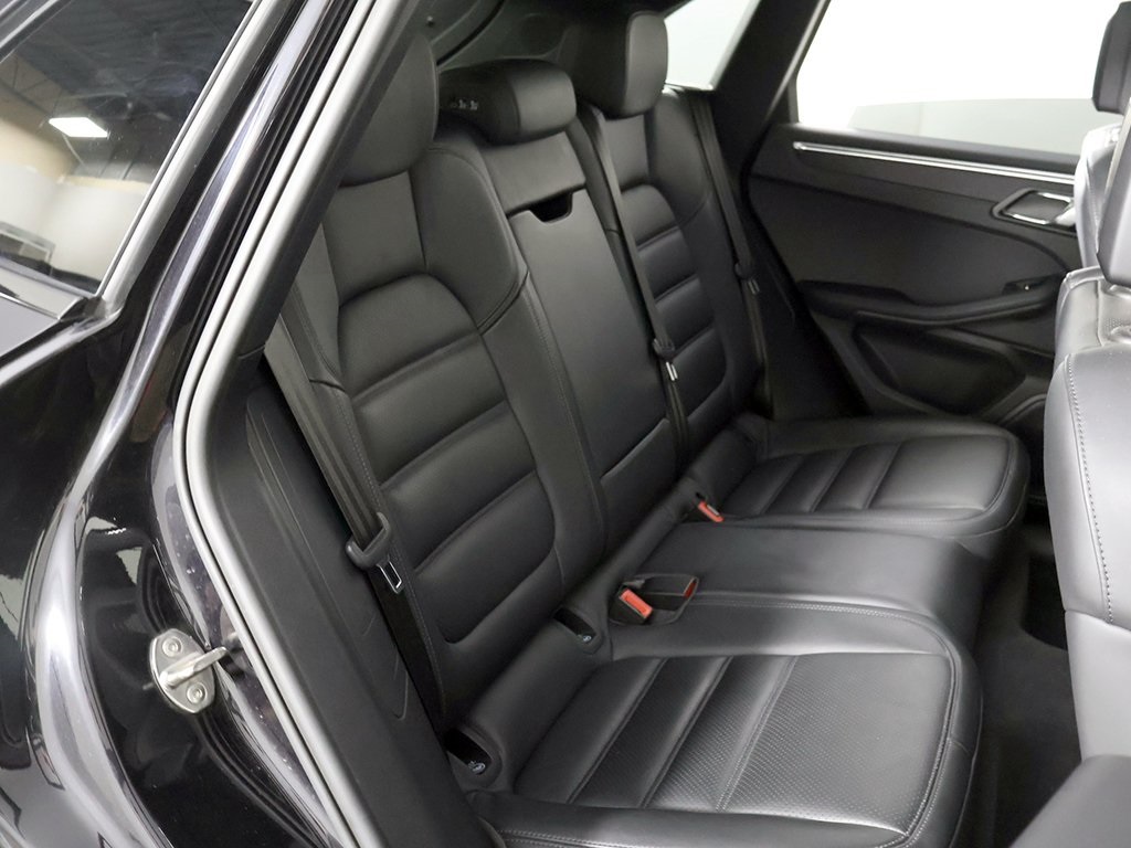 2022 Porsche Macan GTS Image 16 of 64