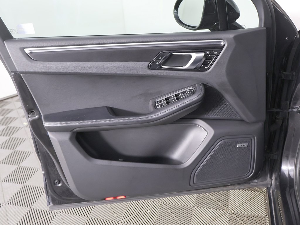 2022 Porsche Macan GTS Image 36 of 64