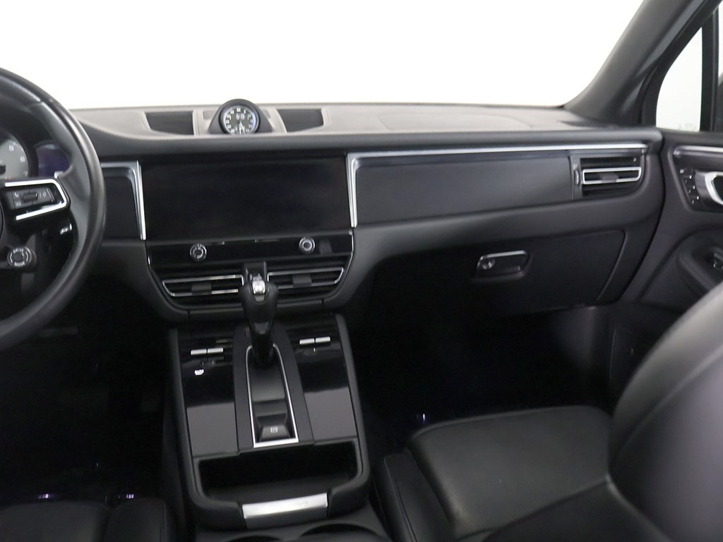 2022 Porsche Macan GTS Image 22 of 64
