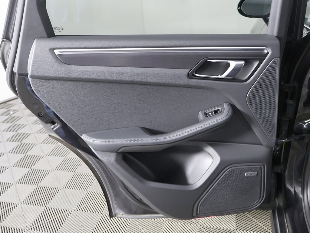 2022 Porsche Macan GTS Image 35 of 64