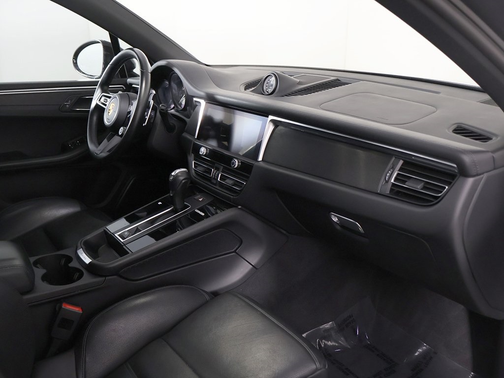 2022 Porsche Macan GTS Image 21 of 64