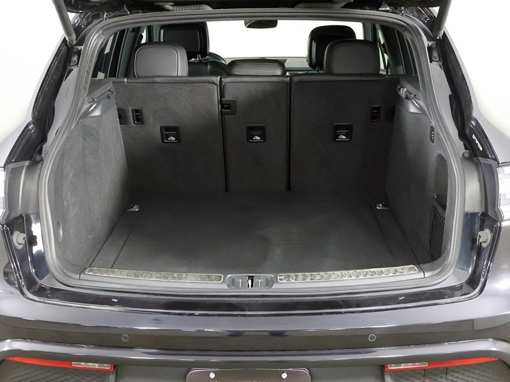 2022 Porsche Macan GTS Image 14 of 64