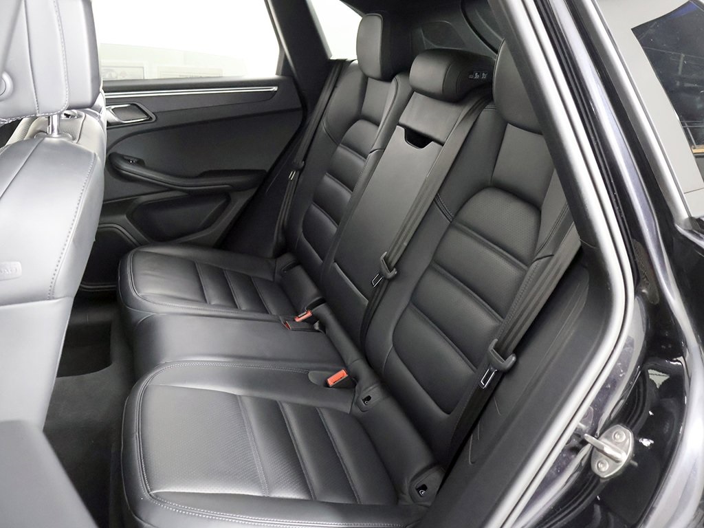 2022 Porsche Macan GTS Image 19 of 64