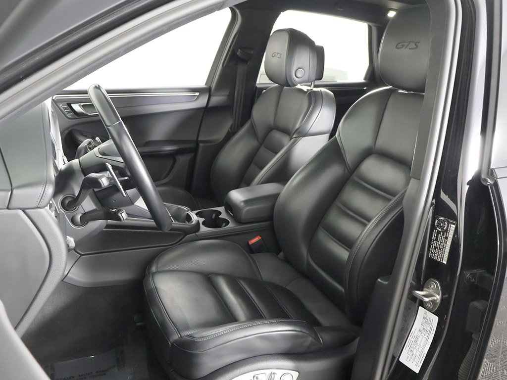 2022 Porsche Macan GTS Image 17 of 64