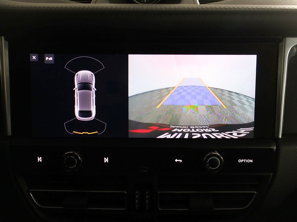 2022 Porsche Macan GTS Image 30 of 64