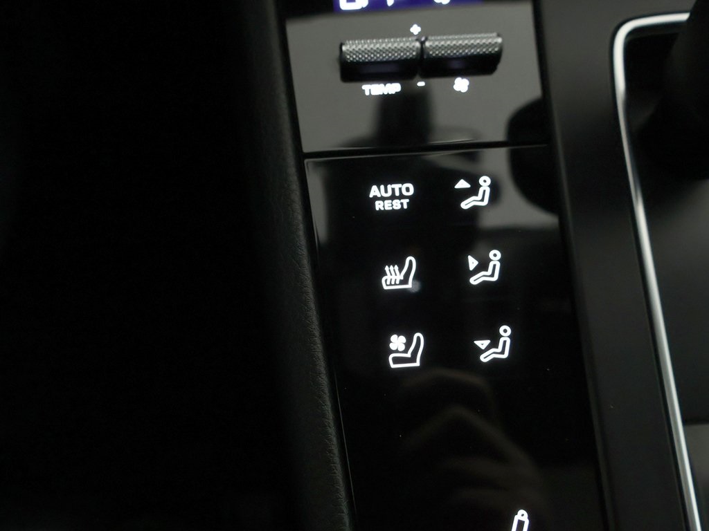 2022 Porsche Macan GTS Image 40 of 64