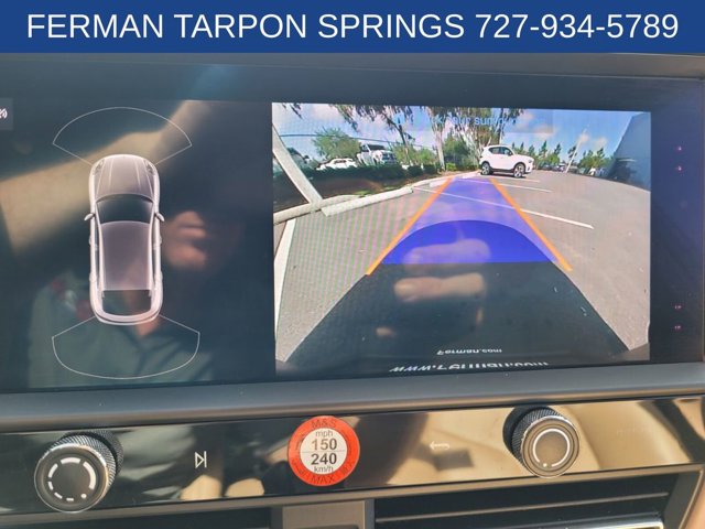 2022 Porsche Macan S Image 24 of 34