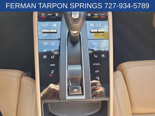 2022 Porsche Macan S Image 25 of 34