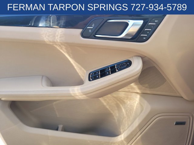 2022 Porsche Macan S Image 26 of 34