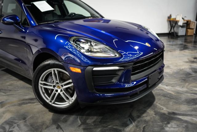 2022 Porsche Macan Base Image 3 of 53