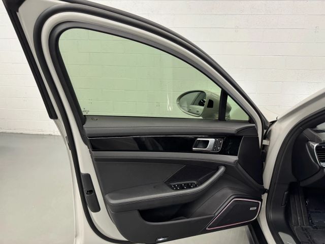 Vehicle image 27 of 33