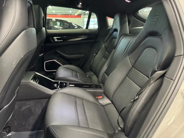 Vehicle image 14 of 33