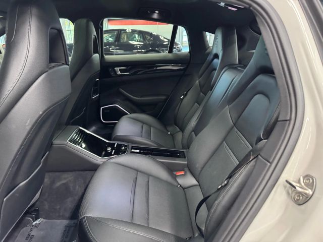 Vehicle image 17 of 33