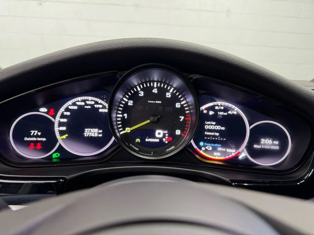 Vehicle image 25 of 33