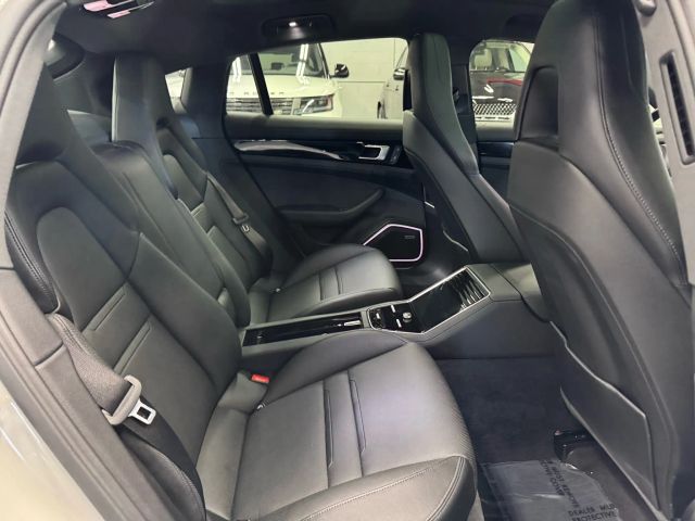 Vehicle image 16 of 33