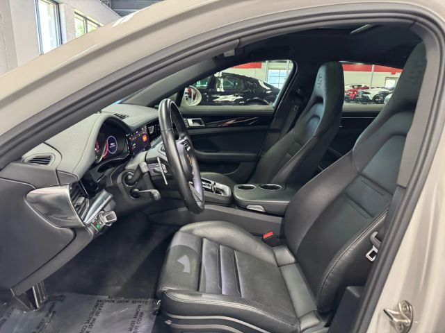Vehicle image 21 of 33