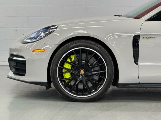Vehicle image 9 of 33