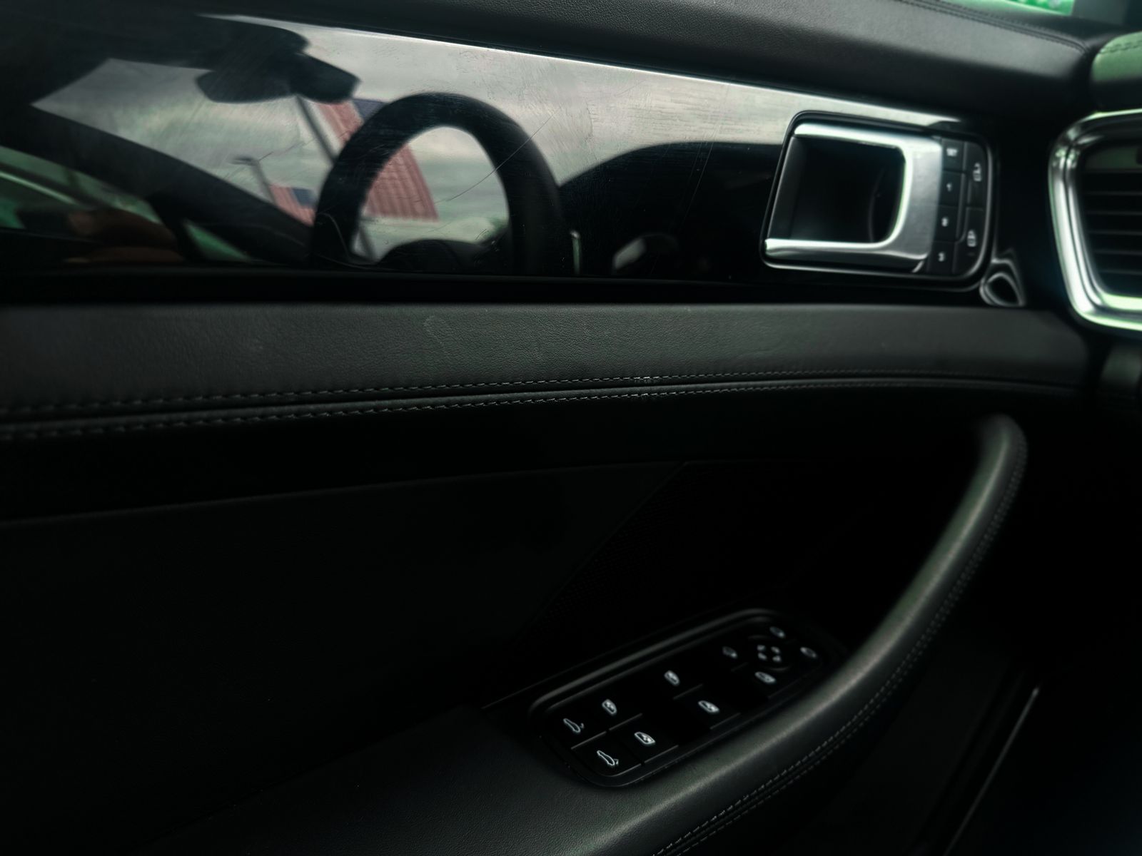 2022 Porsche Panamera Base Image 20 of 24