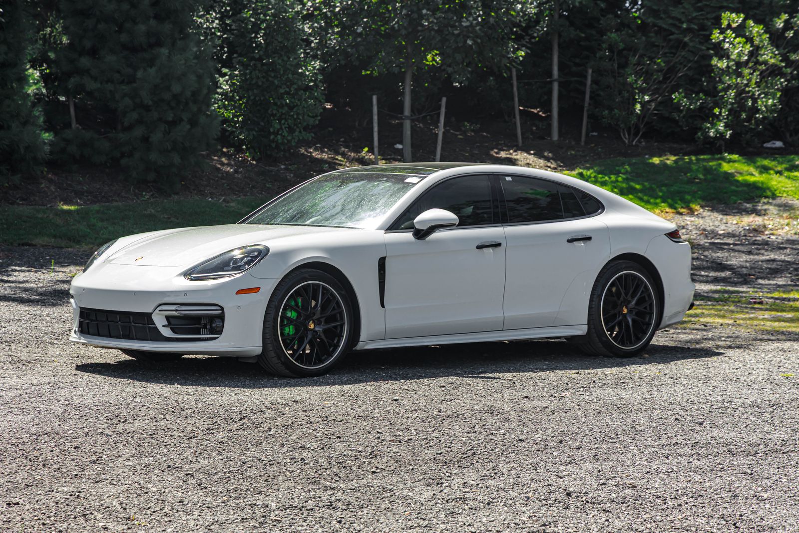 2022 Porsche Panamera Base Image 2 of 24