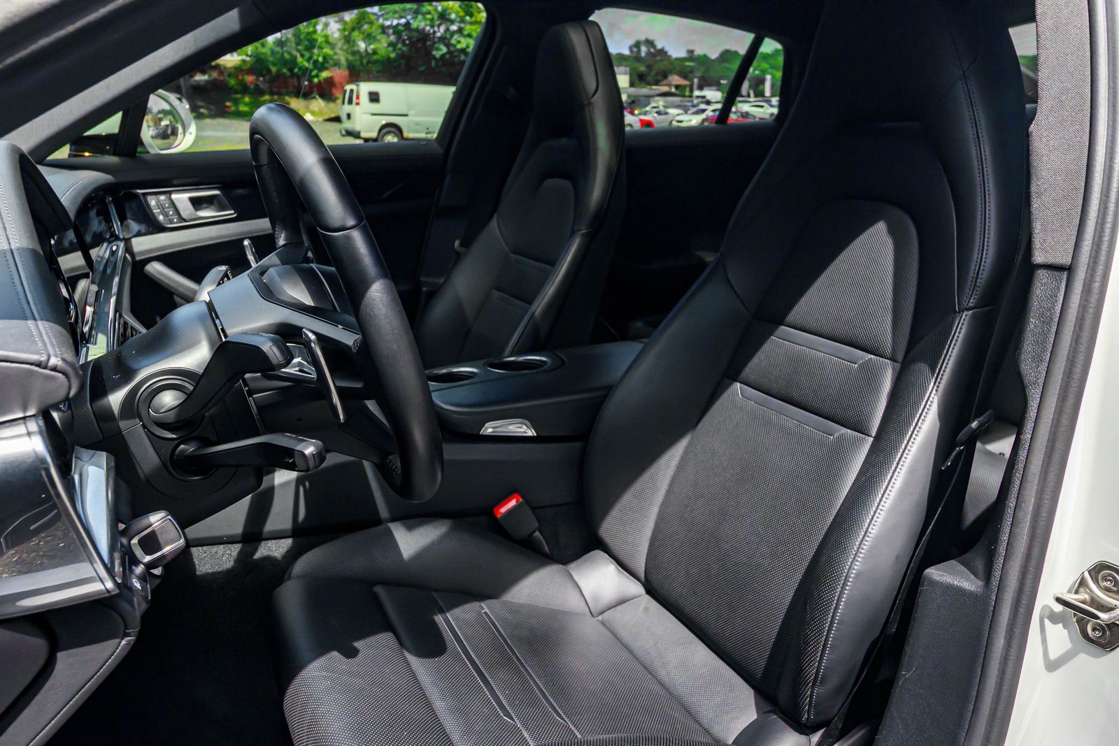 2022 Porsche Panamera Base Image 16 of 24