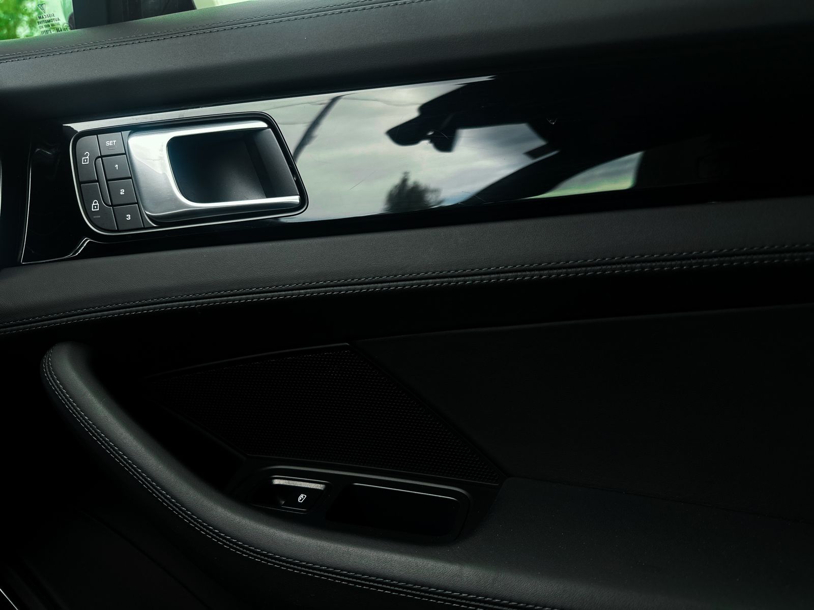 2022 Porsche Panamera Base Image 23 of 24