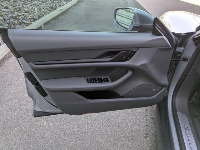 2022 Porsche Taycan 4S Image 26 of 32