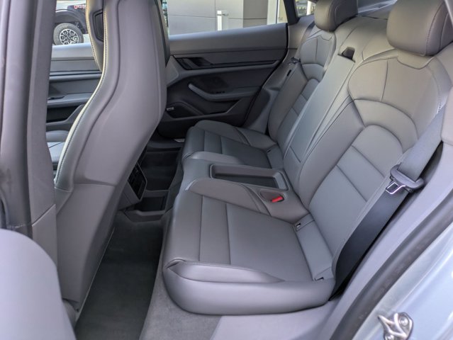 2022 Porsche Taycan 4S Image 12 of 32