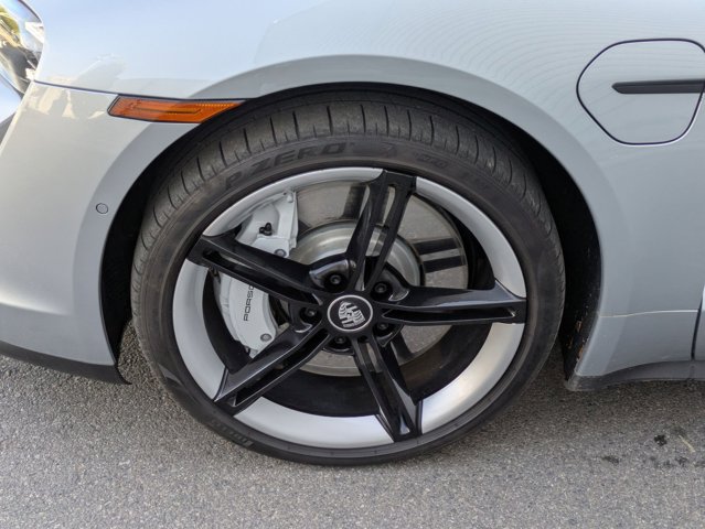 2022 Porsche Taycan 4S Image 9 of 32