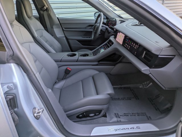 2022 Porsche Taycan 4S Image 14 of 32