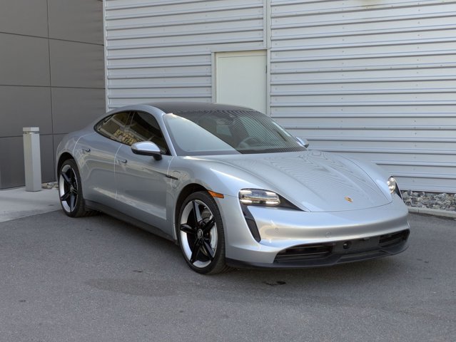 2022 Porsche Taycan 4S Image 3 of 32