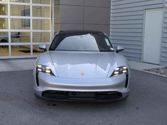 2022 Porsche Taycan 4S Image 2 of 32